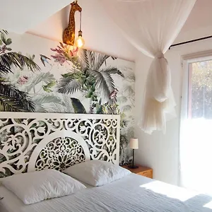 https://la-rose-des-vents-gite-asie.fr-provencehotel.com